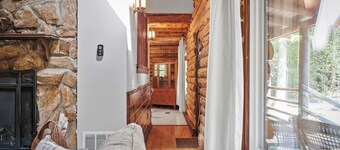 Lilla’s Cozy Cabin: Where Comfort Meets Fun!