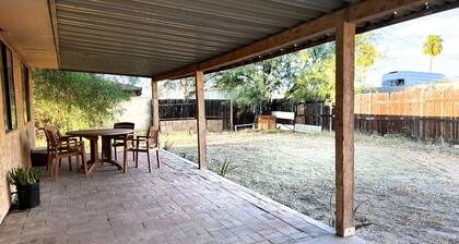 Spacious 4-bedroom house in charming Tucson with AC, WiFi