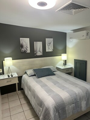 5 bedrooms, iron/ironing board, WiFi, bed sheets