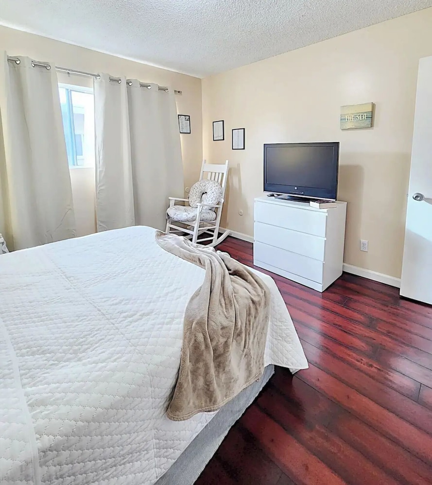 Stunning 2 bed 2 bath condo! Central Naples Vrbo