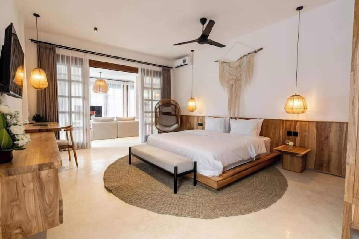 2 bedrooms, in-room safe, desk, laptop workspace