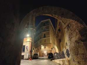 Exterior - Cozy industial style studio apartment in downtown Cagliari for couples and singles. (Cagliari)