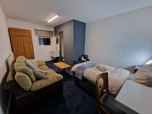 Desk, laptop workspace, iron/ironing board, free WiFi - The Kegworth Inn  (Derby)