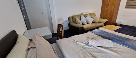 Escrivaninha, espaço de trabalho para notebook