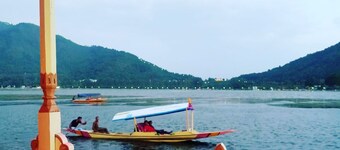 The Mughal Palace Eco Luxury Houseboat 