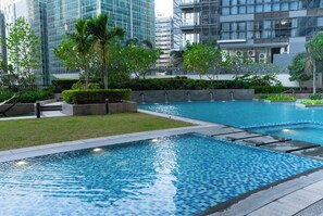 Outdoor pool - Uptown Park Suites Tower 1 (Taguig)