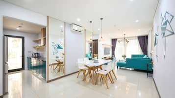 Superior Apartment, 3 Bedrooms, Kitchen, City View | Living area | 35-inch TV with cable channels