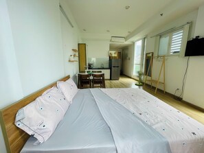 Superior Studio, 1 Queen Bed, Kitchen, City View | Bathroom - Charmington La Pointe - Central Suites D (Ho Chi Minh City)