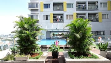 Hồ bơi ngoài trời