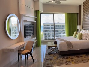 2 Schlafzimmer, Schreibtisch, Bügeleisen/Bügelbrett, Reisekinderbett