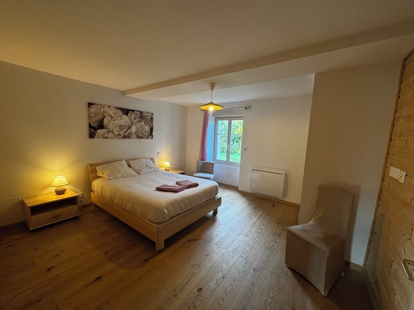 4 bedrooms, iron/ironing board, travel cot, free WiFi