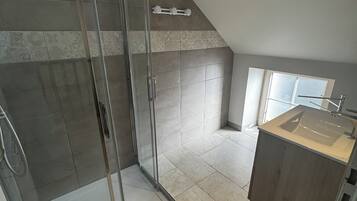 Een douche, een haardroger