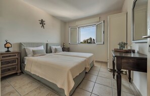2 bedrooms, iron/ironing board, travel cot, free WiFi