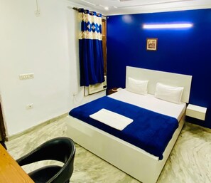 Free WiFi, bed sheets - Goroomgo White Elephant Inn Noida (Noida)