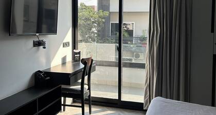 BedChambers Serviced Apartment, Golf Course, Gurgaon