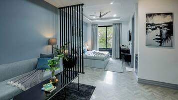 Studio, Balcony, City View | Living area