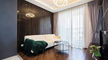 Apartemen Superior, 2 kamar tidur, dapur, pemandangan kota | Area keluarga | Televisi 35-inci dengan saluran TV kabel