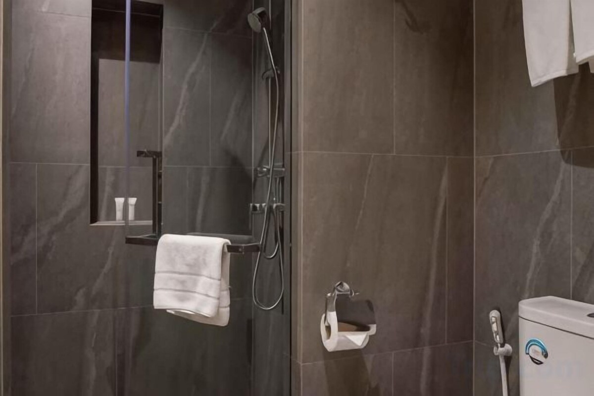 Free toiletries, hair dryer, slippers, bidet