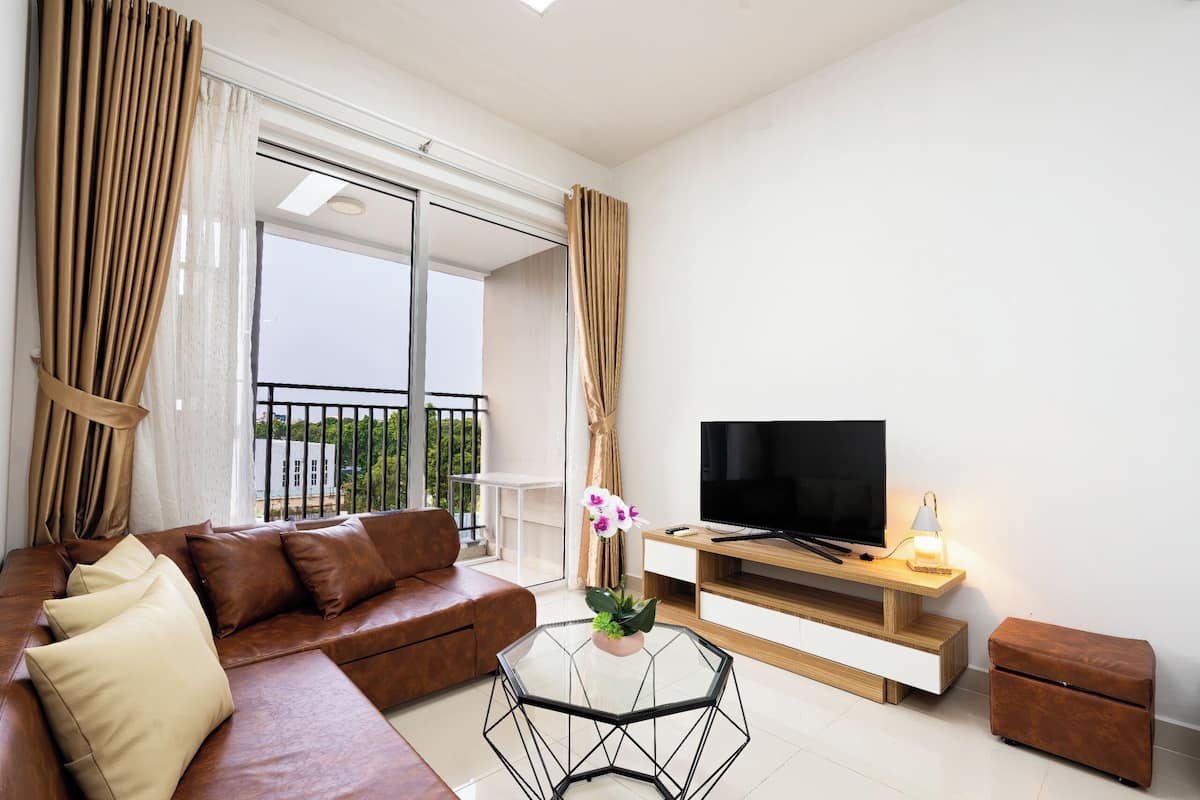 Appartamento Superior, 2 camere da letto, cucina, vista città | Area soggiorno | TV 35 pollici con canali via cavo