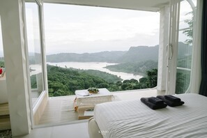 Hus Panoramic - 1 kingsize-sÀng - sjöutsikt - intill bergen | Terrass/Patio