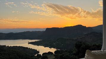 Panoramic House, 1 King Bed, Lake View, Mountainside | Terrace/patio