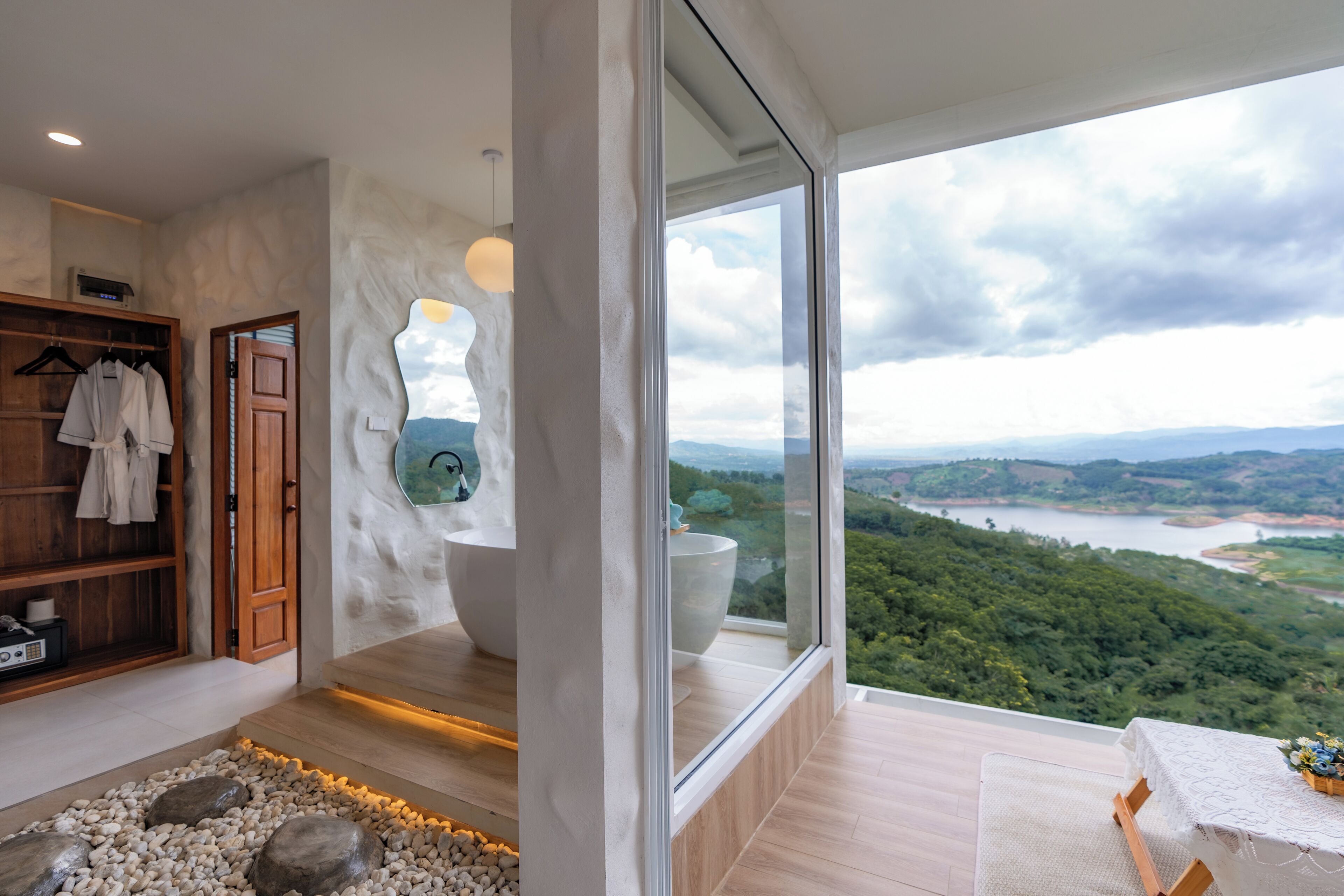 Panoramic House, 1 King Bed, Lake View, Mountainside