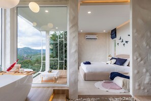 Hus Panoramic - 1 kingsize-sÀng - sjöutsikt - intill bergen | 1 sovrum, vÀrdeförvaringsskÄp pÄ rummet och mörklÀggningsgardiner