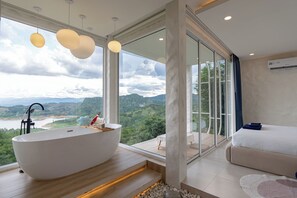 Panoramic House, 1 King Bed, Lake View, Mountainside