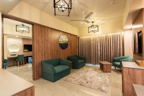 Suite – deluxe | Oppholdsområde | TV