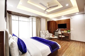 Egyptian cotton sheets, premium bedding, down comforters - The Majesty Hotel (New Delhi)