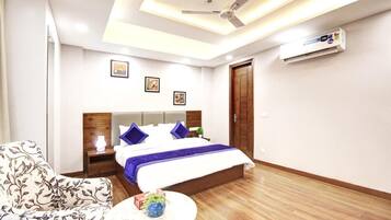Premium Room | Egyptian cotton sheets, premium bedding, down duvets, memory-foam beds