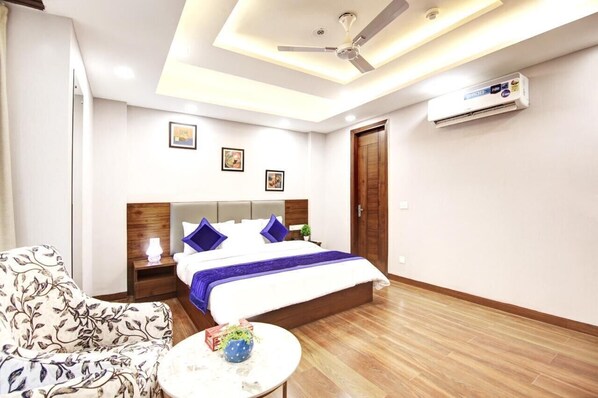 Egyptian cotton sheets, premium bedding, down comforters - The Majesty Hotel (New Delhi)
