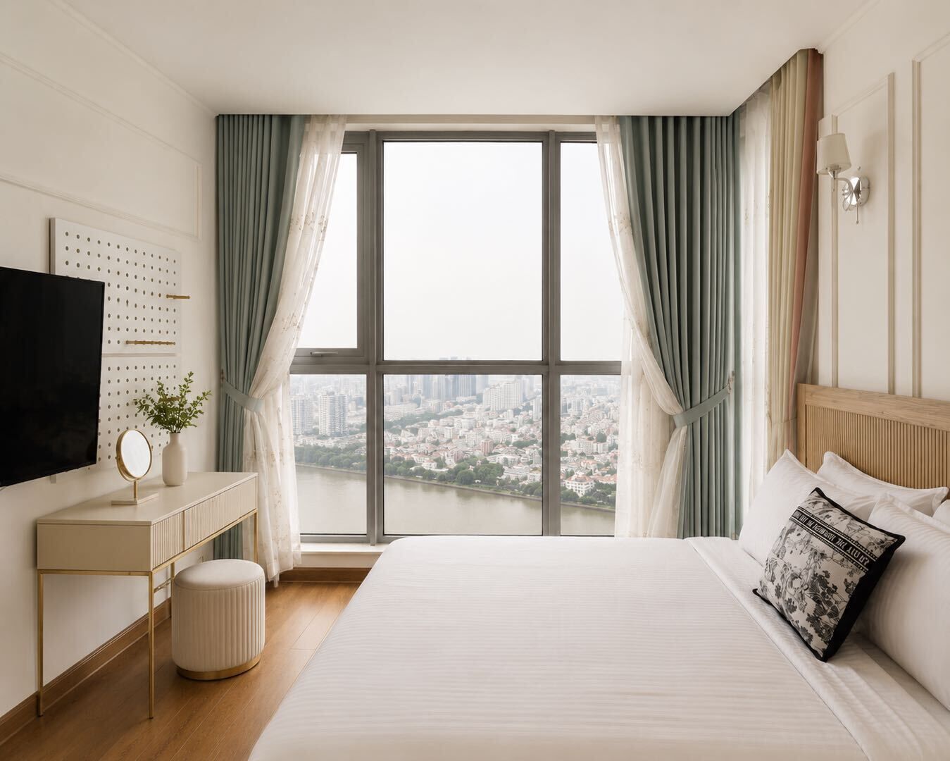 Superior Apartment, 3 Bedrooms, Kitchen, City View