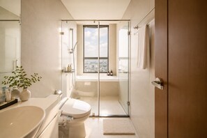 Superior Apartment, 4 Bedrooms, Kitchen, City View | Bathroom - Urban Zen Saigon - Vinhomes Landmark 81 (Ho Chi Minh City)