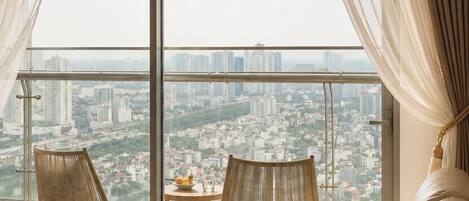 Superior Apartment, 3 Bedrooms, Kitchen, City View | Living area | 35-inch TV with cable channels
