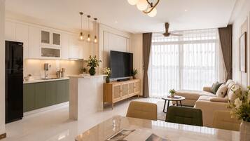 Departamento superior, 3 habitaciones, cocina, vista a la ciudad | Servicio a la habitación