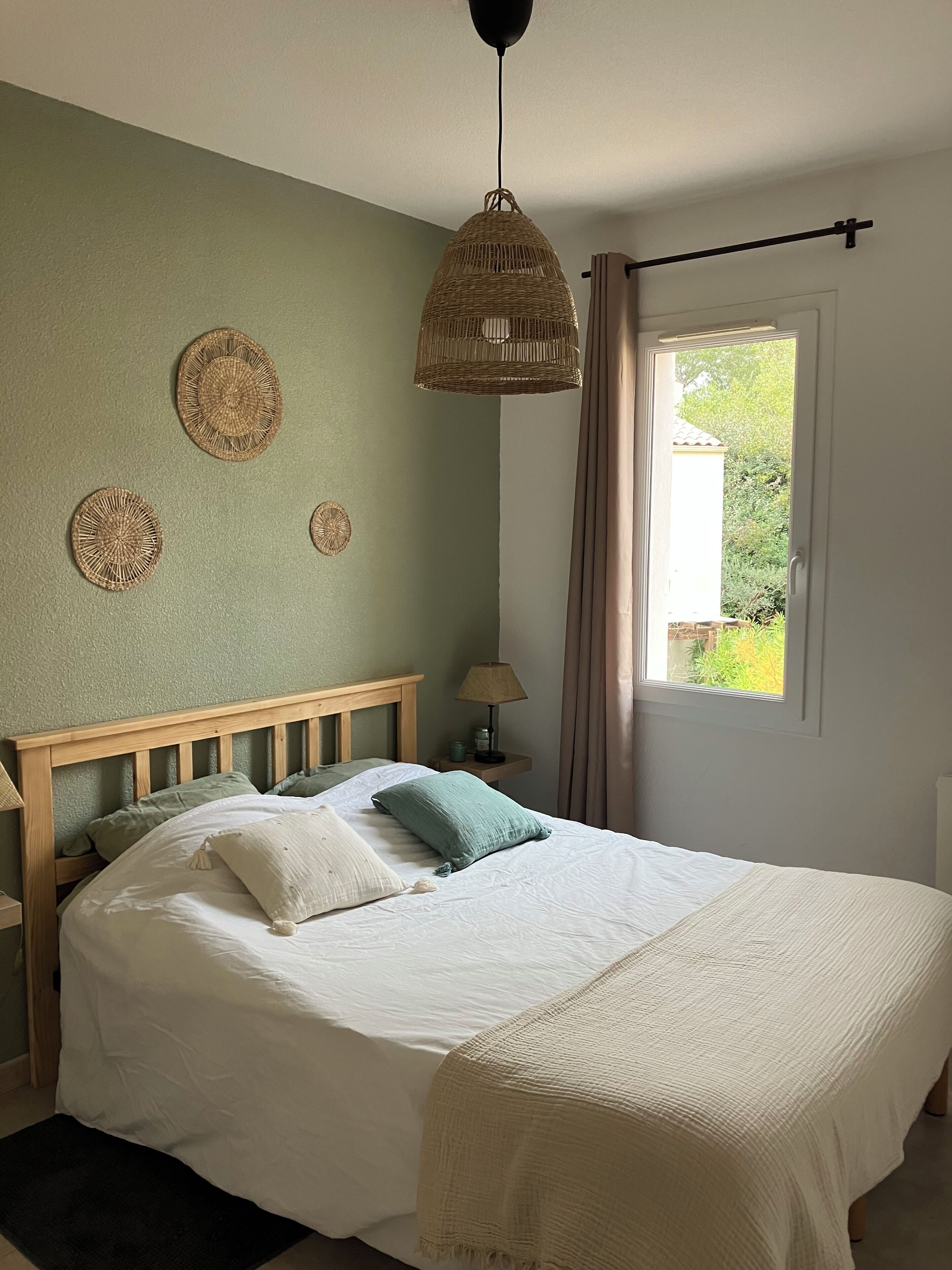 3 bedrooms, travel crib, WiFi, bed sheets