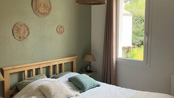 3 slaapkamers, reisbedje, wifi, beddengoed