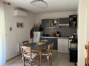Fridge, microwave, stovetop, dishwasher