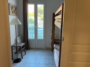 3 bedrooms, travel cot, WiFi, bed sheets
