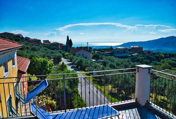 Property grounds - Serene 2-bedroom apartment with WiFi in charming Arnasco (Arnasco)