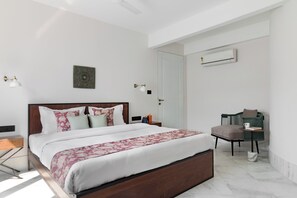 Premium bedding, soundproofing, free WiFi, bed sheets