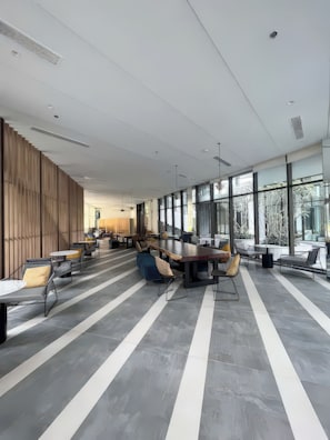 Lobby sitting area - Genius Saigon - Luxury Apt walk to SECC (Ho Chi Minh City)