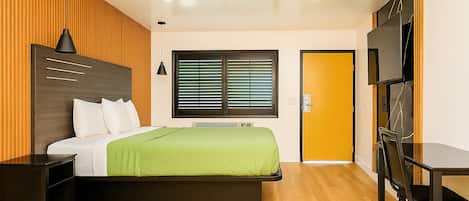 Deluxe Single Room, 1 King Bed | 1 bedroom, desk, laptop workspace, free WiFi