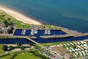 Marina - Deluxe 2 bed en-suite, stunning views, parking (Nairn)