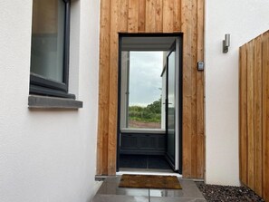 Exterior detail - Deluxe 2 bed en-suite, stunning views, parking (Nairn)