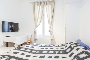 1 quarto, escrivaninha, ferros/tábuas de passar roupa, Wi-Fi de cortesia