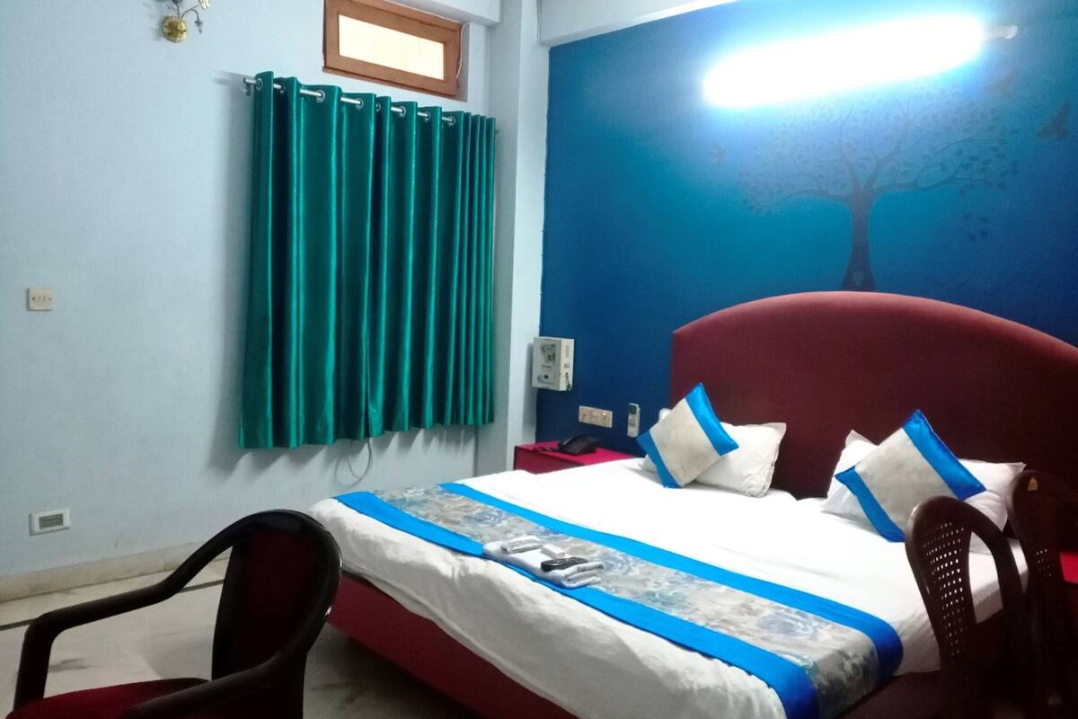 Soundproofing, free WiFi, bed sheets