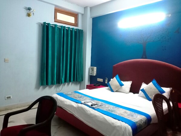 Soundproofing, free WiFi, bed sheets - Goroomgo Mayur Gwailor (Gwalior)