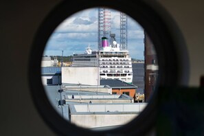 Interior - Twin Bridges - Quayside Penthouse (Dundee)
